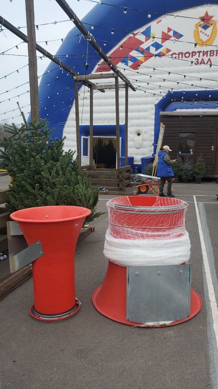 Новогодний ёлочный базар на стадионе СКА